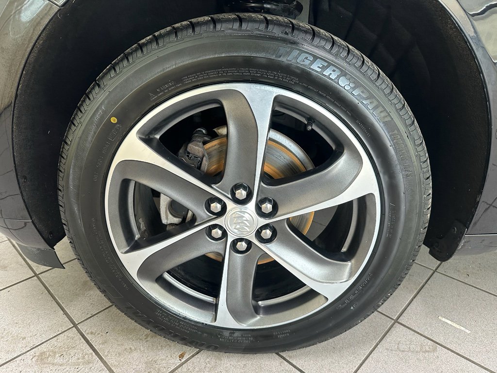 Used 2020 Buick Enclave Essence w/ Sport Touring Edition image 16