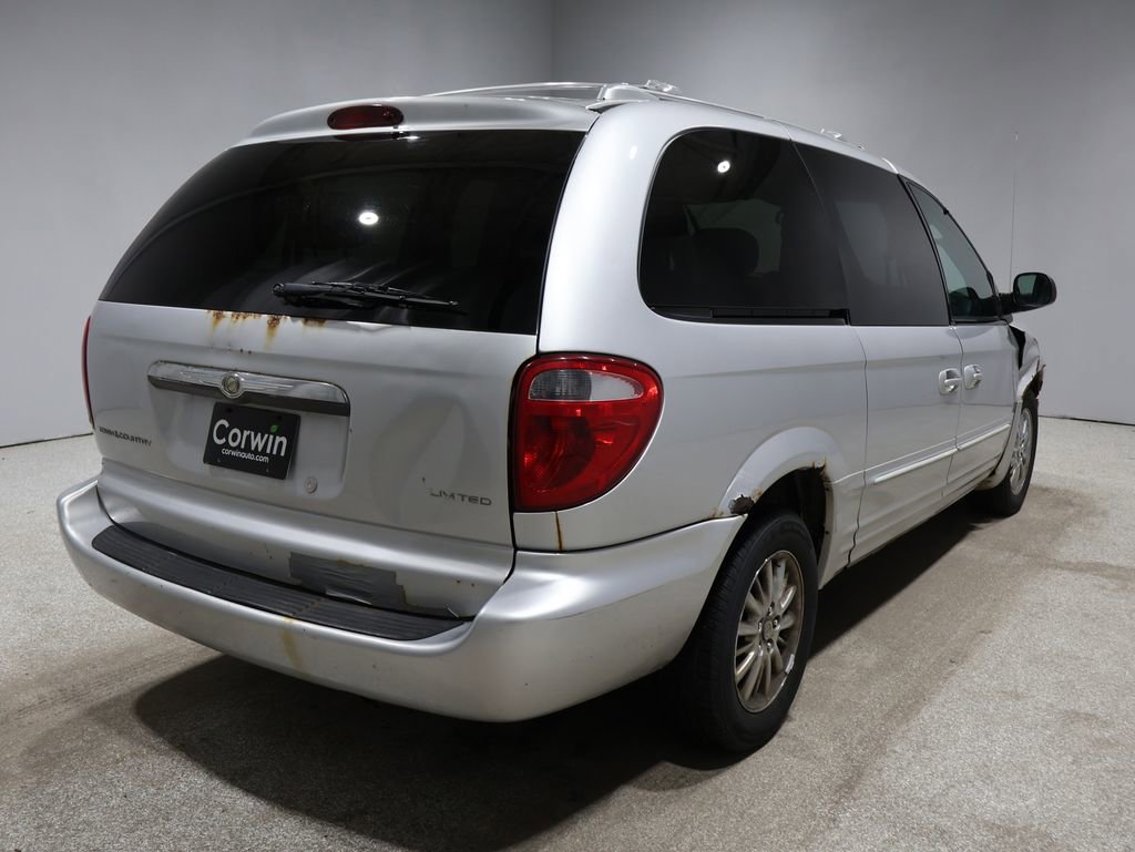 Used 2004 Chrysler Town & Country Limited image 6
