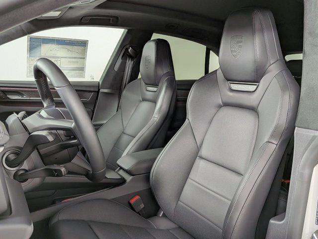 New 2026 Porsche Macan Turbo Electric image 5