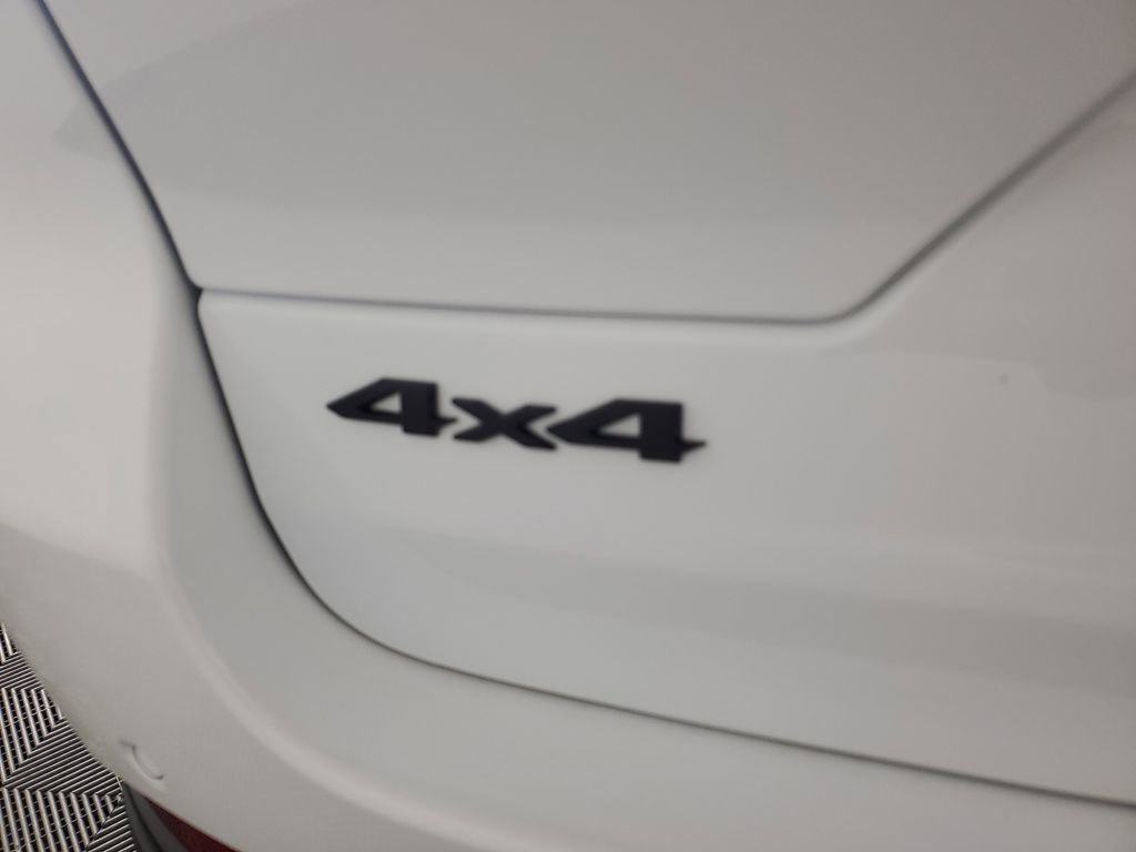 New 2025 Jeep Grand Cherokee Altitude image 12