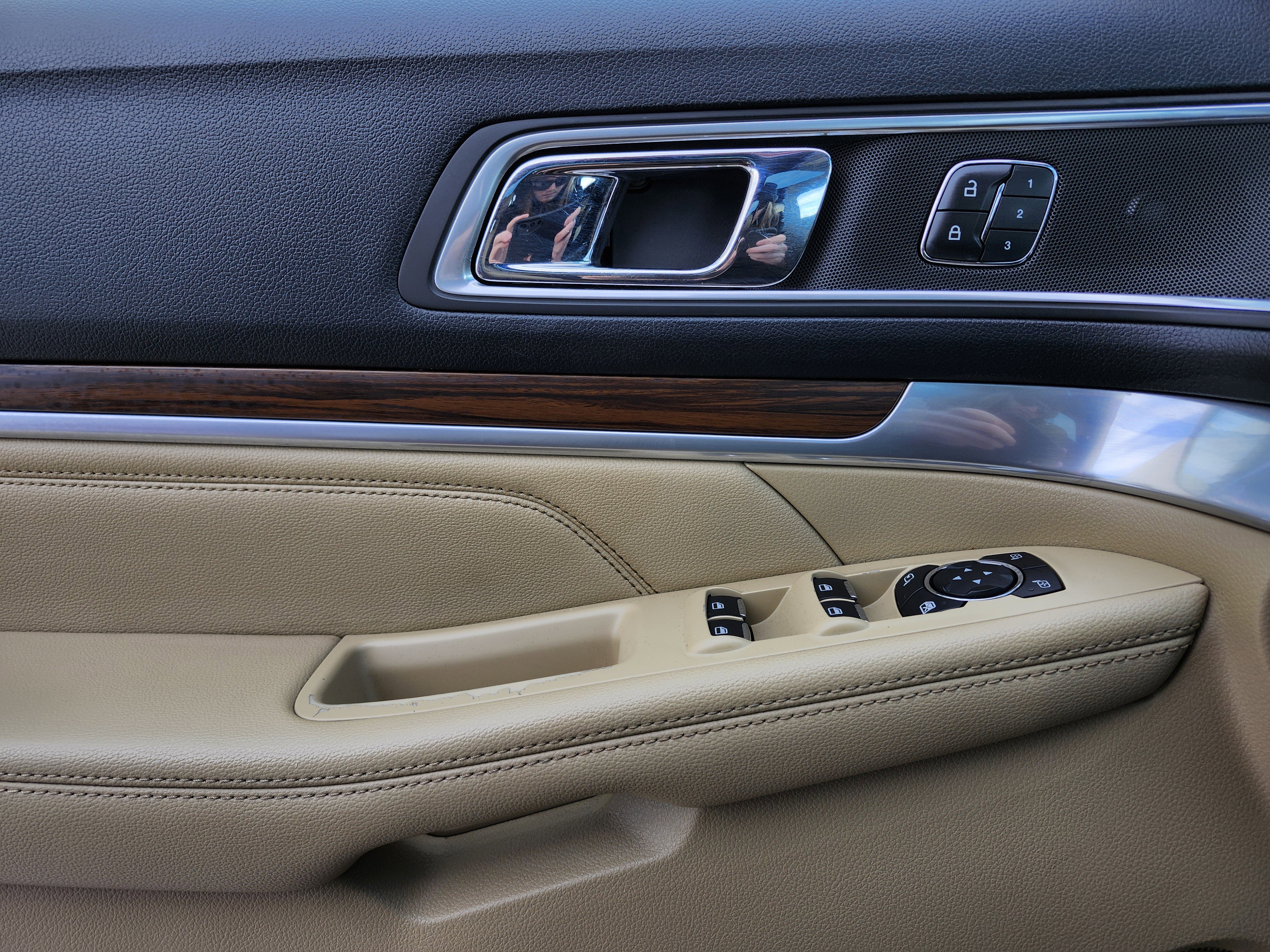 Used 2016 Ford Explorer Limited w/ Equipment Group 301A image 17