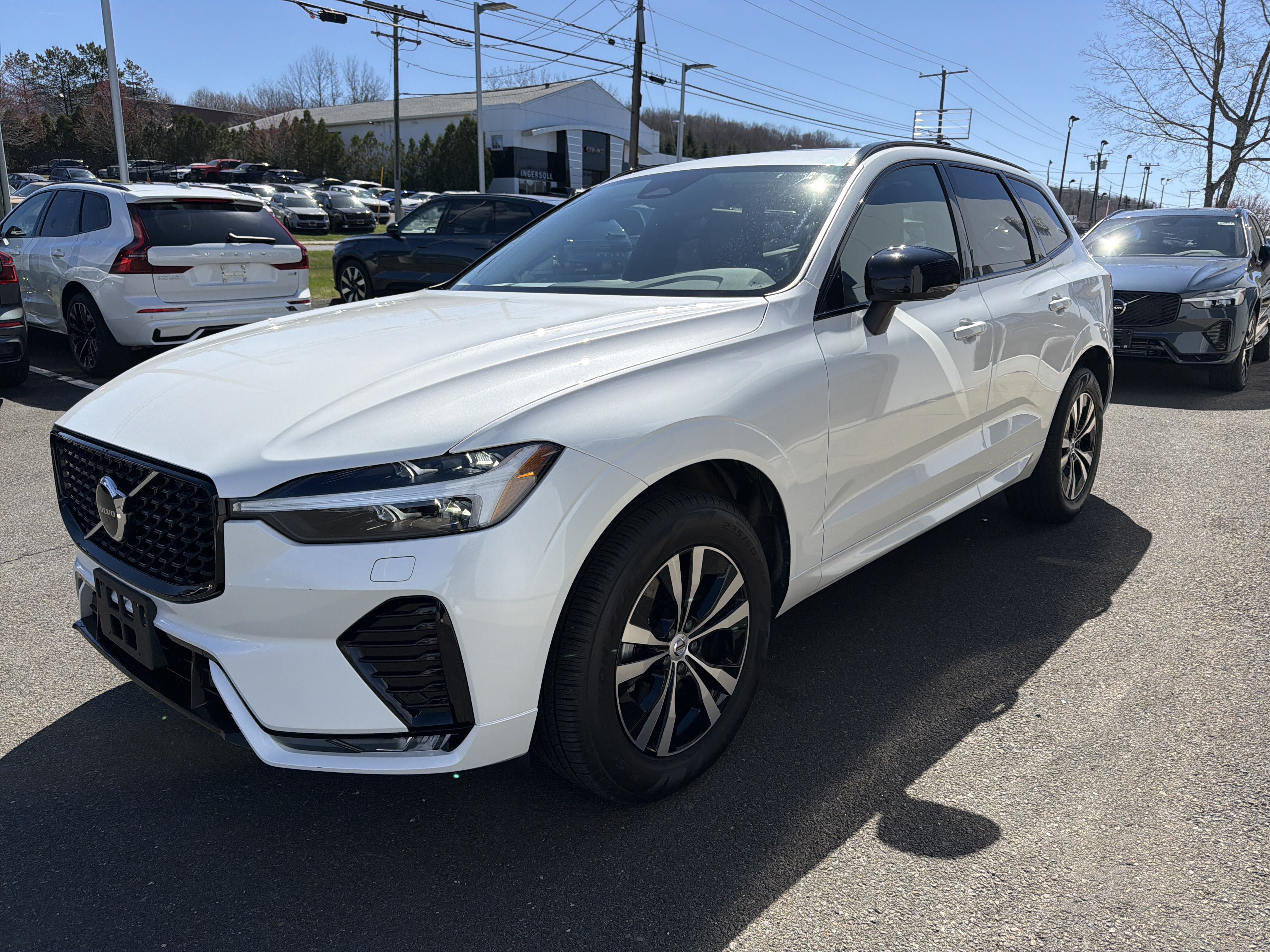 Certified 2025 Volvo XC60 B5 Core AWD/4WD image 2
