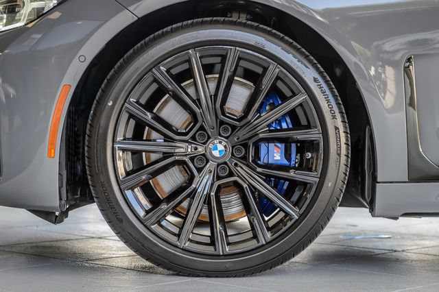 Used 2022 BMW 740i w/ M Sport Package RWD image 13
