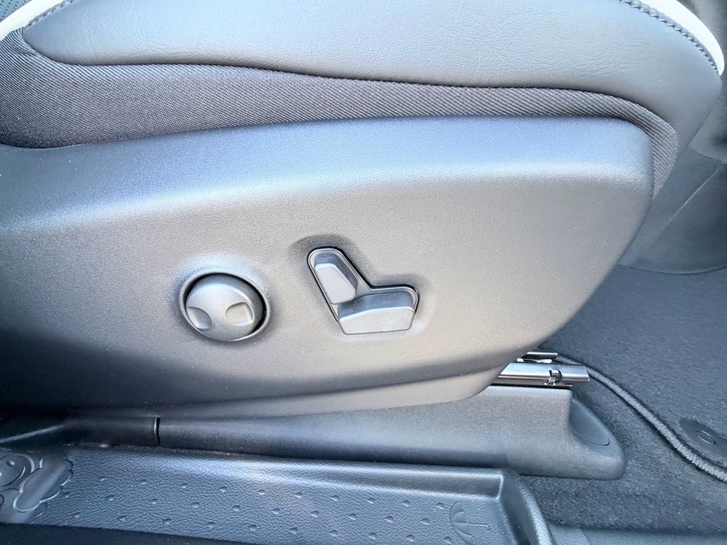 New 2026 Chrysler Pacifica Limited image 21