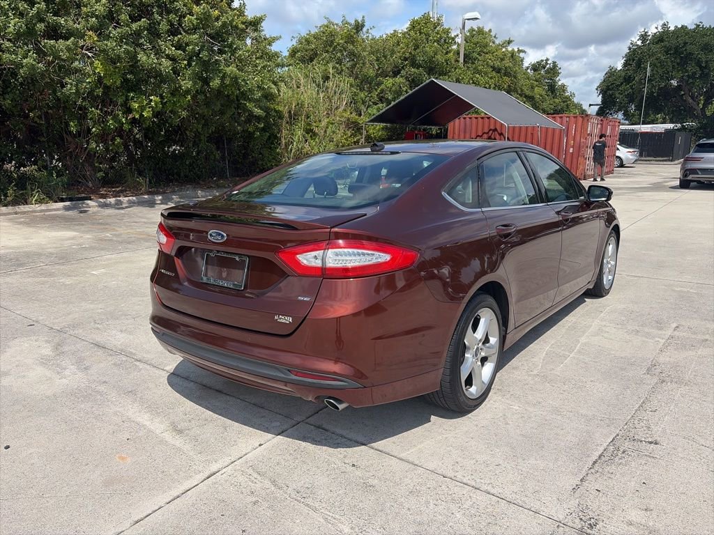Used 2016 Ford Fusion SE image 3
