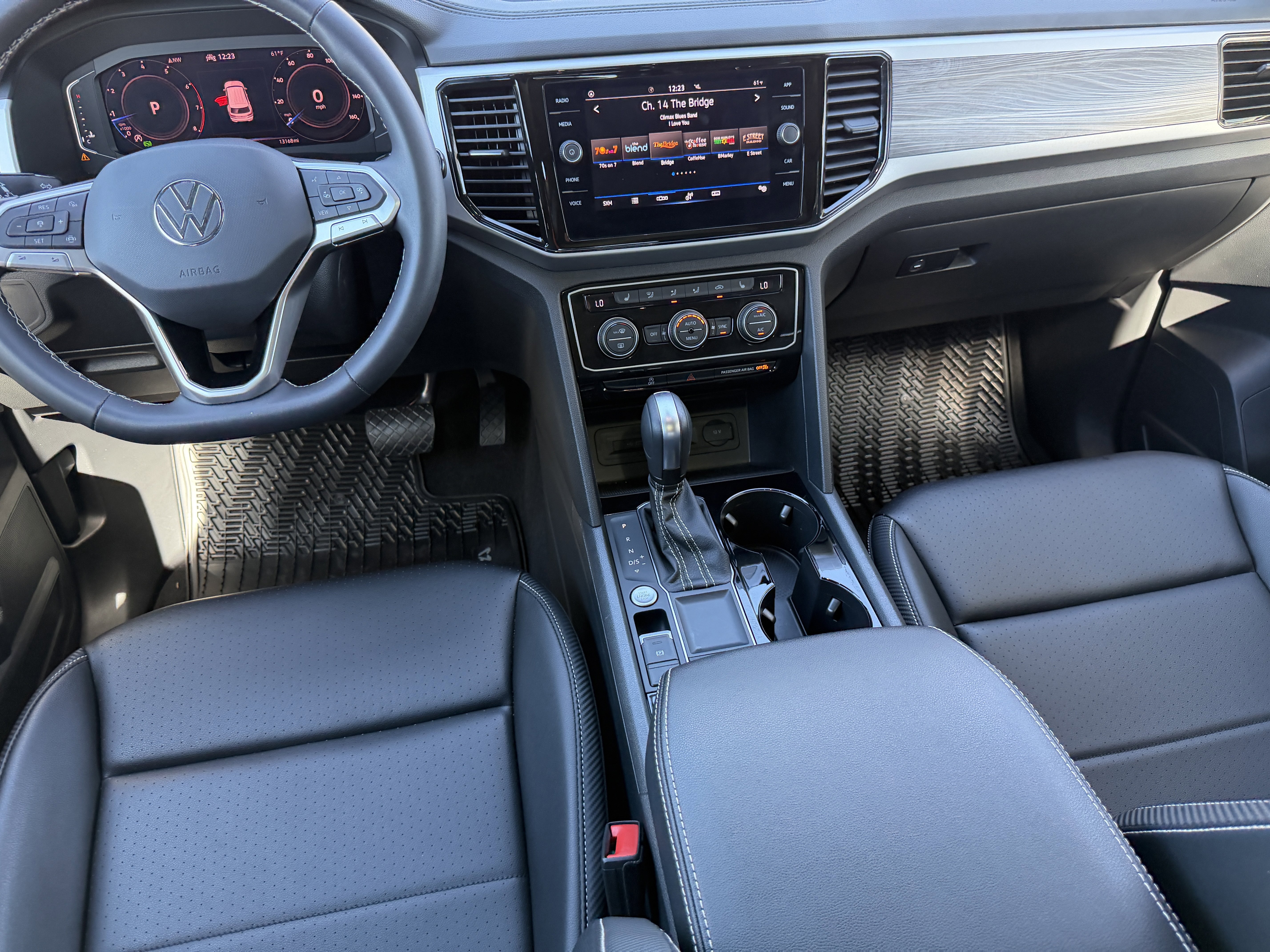 Used 2023 Volkswagen Atlas Cross Sport SE w/ Panoramic Sunroof Package image 16