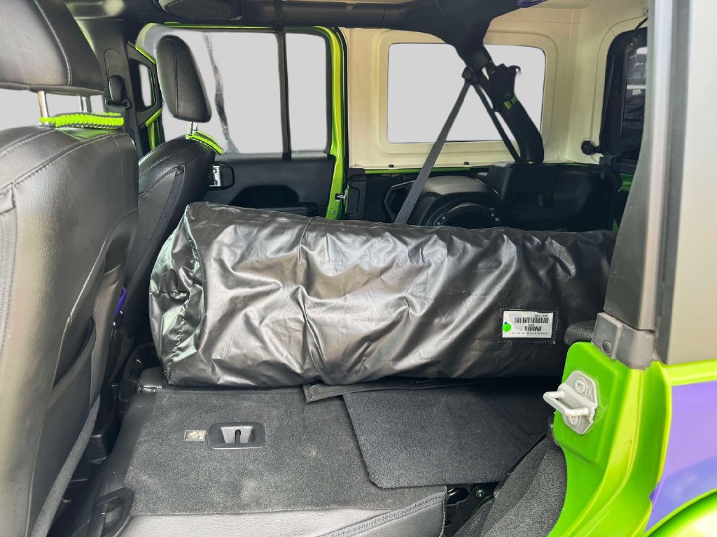 Used 2018 Jeep Wrangler Unlimited Sahara AWD/4WD image 11