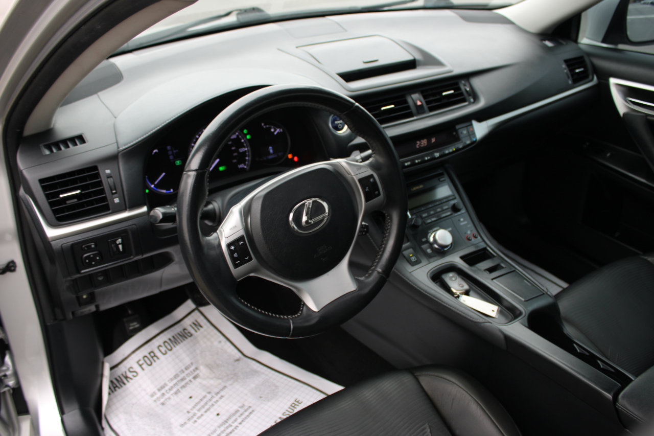 Used 2012 Lexus CT 200h Premium image 19