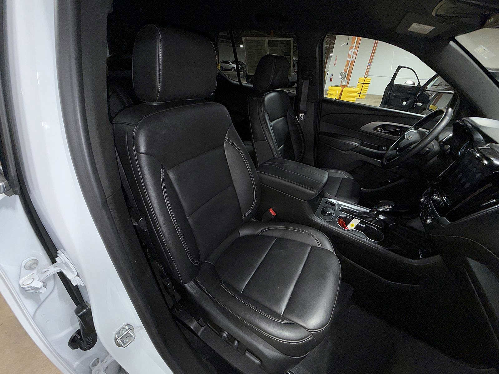 Used 2023 Chevrolet Traverse LT FWD image 16