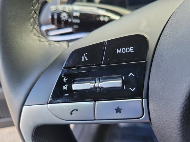 Certified 2025 Hyundai Elantra SEL image 20