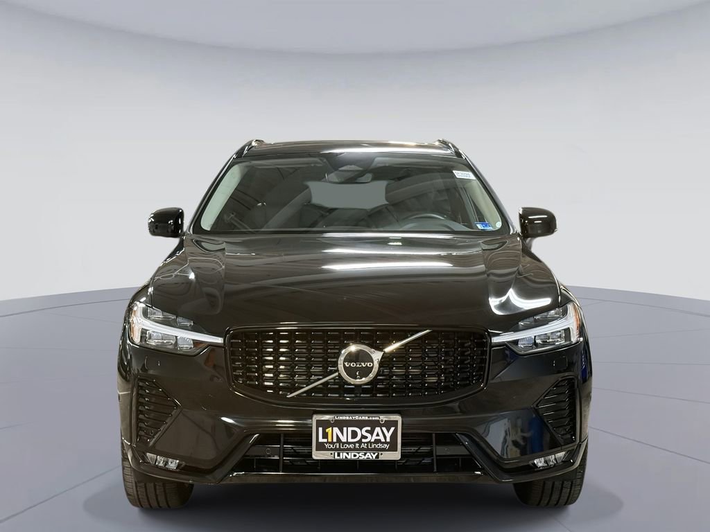 Used 2025 Volvo XC60 B5 Plus image 8