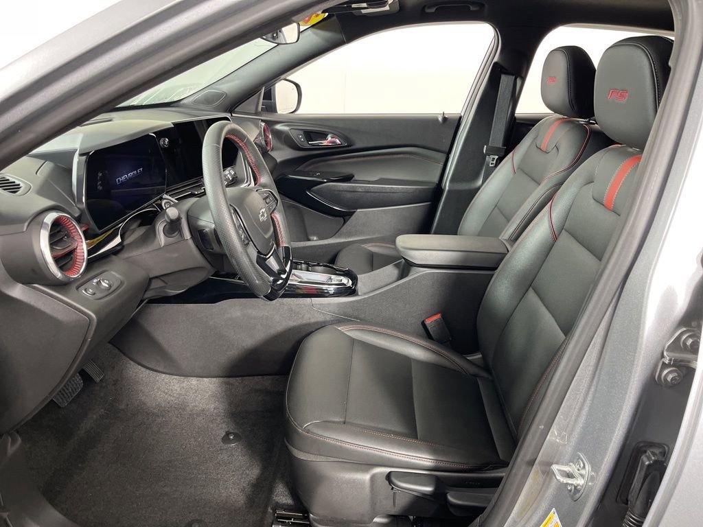 Used 2025 Chevrolet Trax RS w/ Sunroof Package FWD image 20