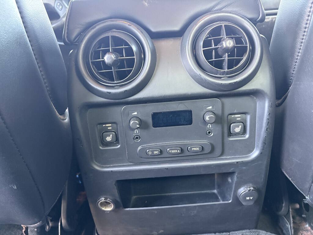 Used 2005 HUMMER H2 SUT w/ Preferred Equipment Group AWD/4WD image 31