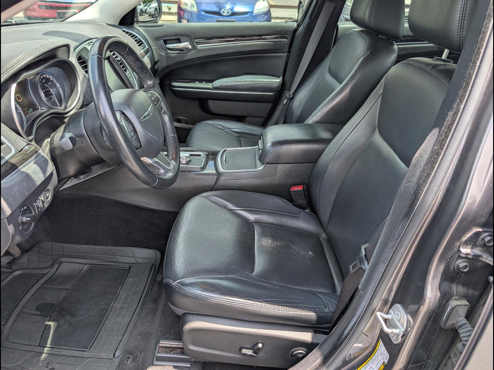 Used 2015 Chrysler 300 Limited RWD image 15