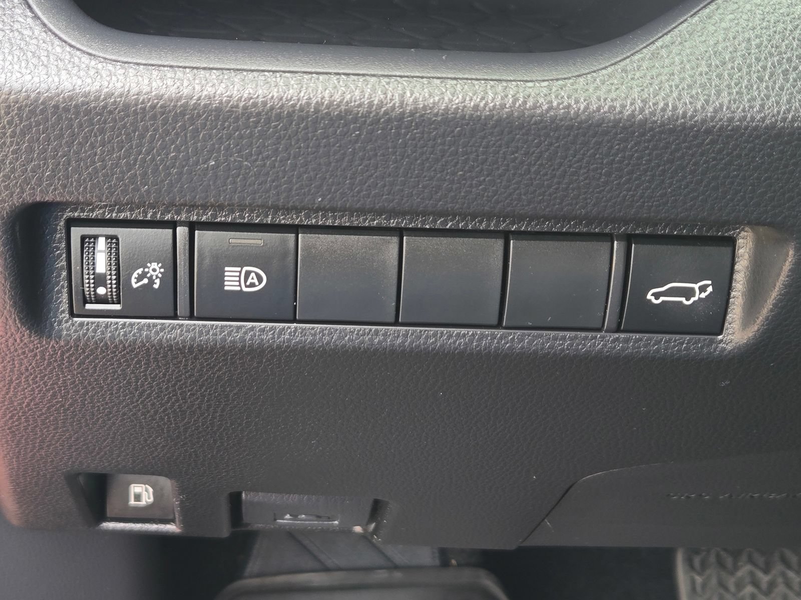 Used 2022 Toyota RAV4 XLE w/ Convenience Package AWD/4WD image 21