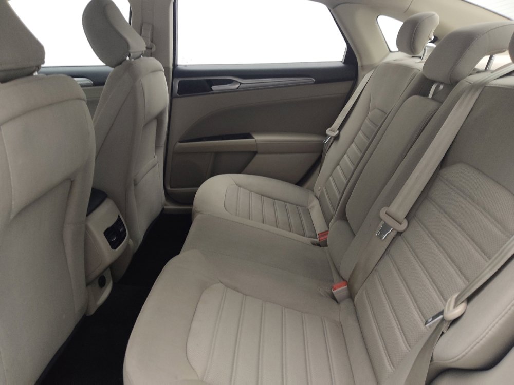 Used 2020 Ford Fusion SE FWD image 18