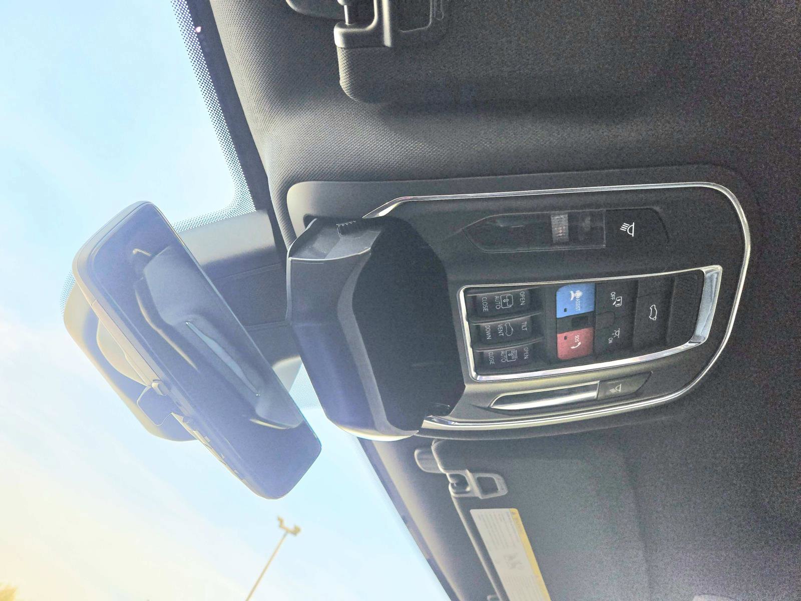 Used 2024 Jeep Grand Cherokee Limited w/ Luxury Tech Group II image 34