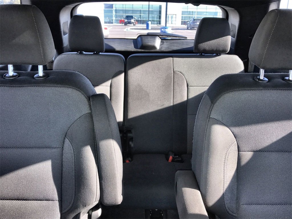 Used 2023 Chevrolet Traverse LT w/ Rear Camera Mirror Package image 22