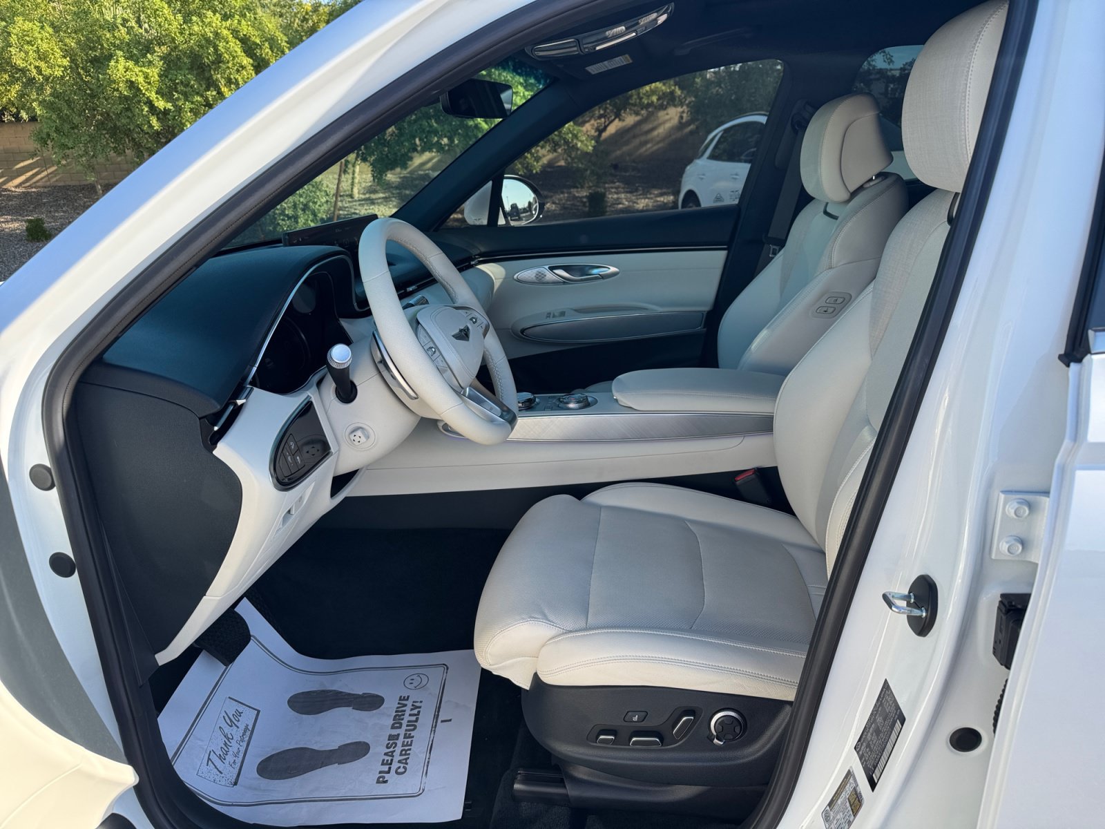 Used 2025 Genesis Electrified GV70 AWD/4WD image 14