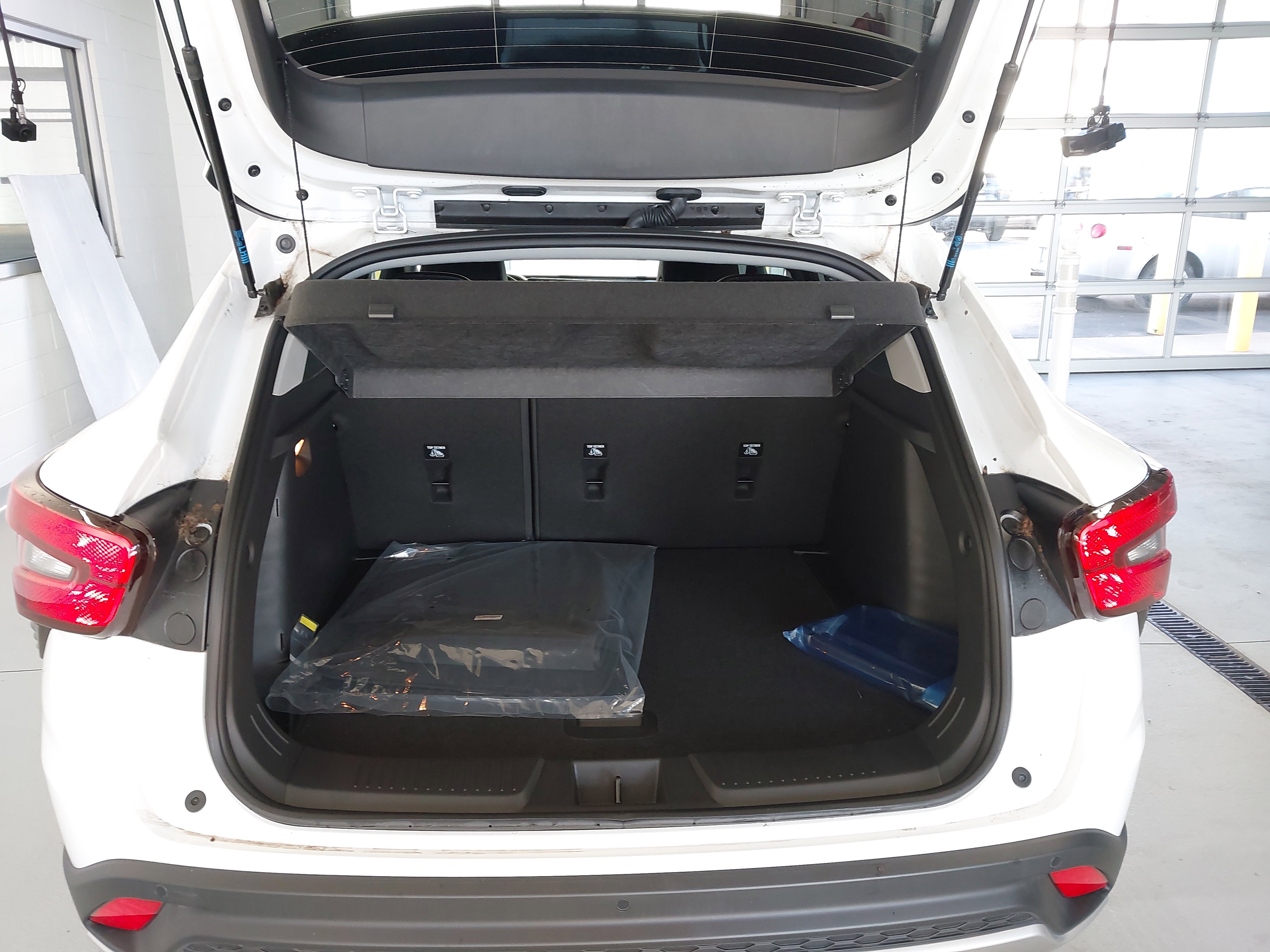 Used 2025 Chevrolet Trax LT w/ Driver Confidence Package image 27