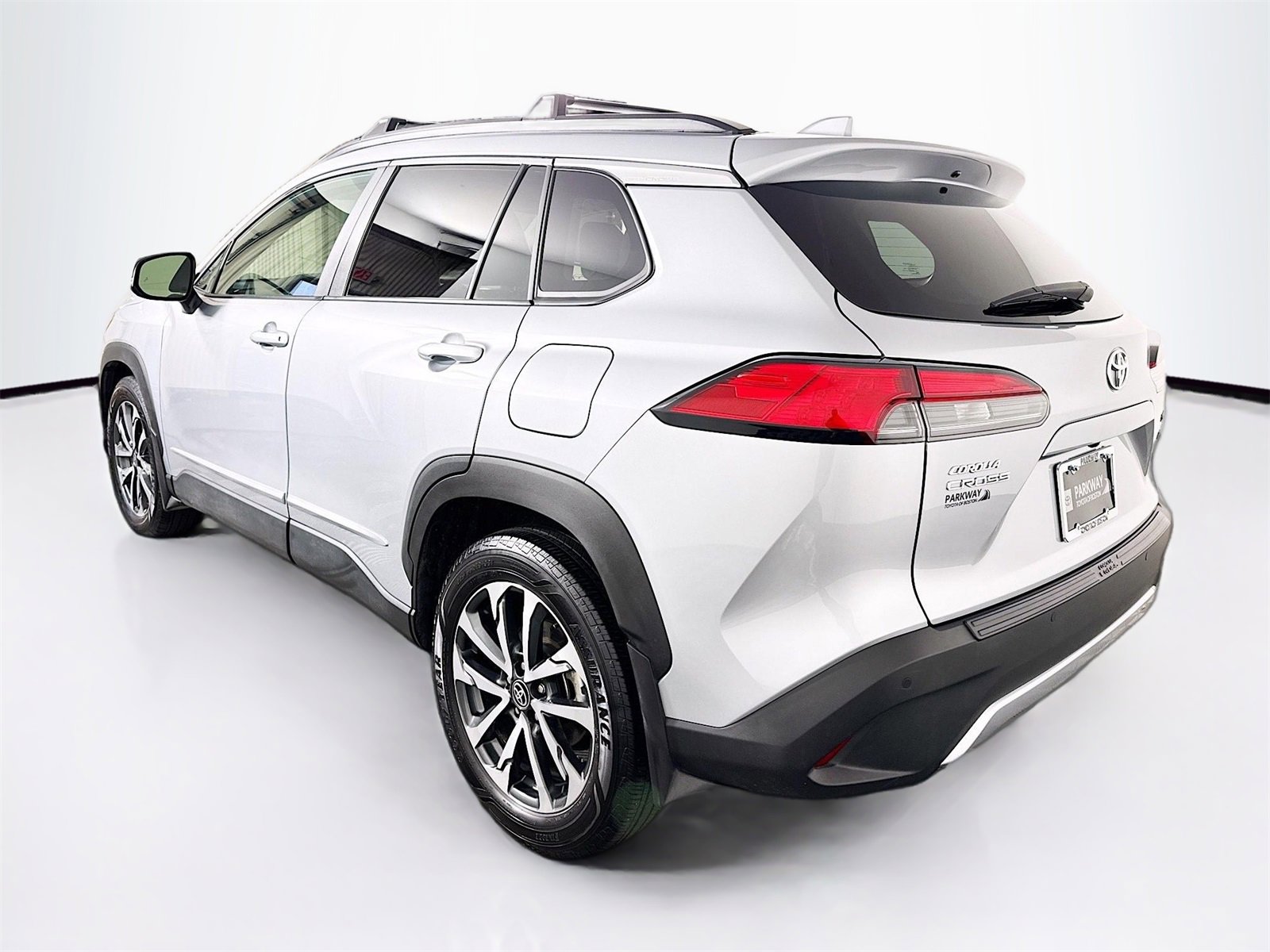 Used 2024 Toyota Corolla Cross XLE image 5