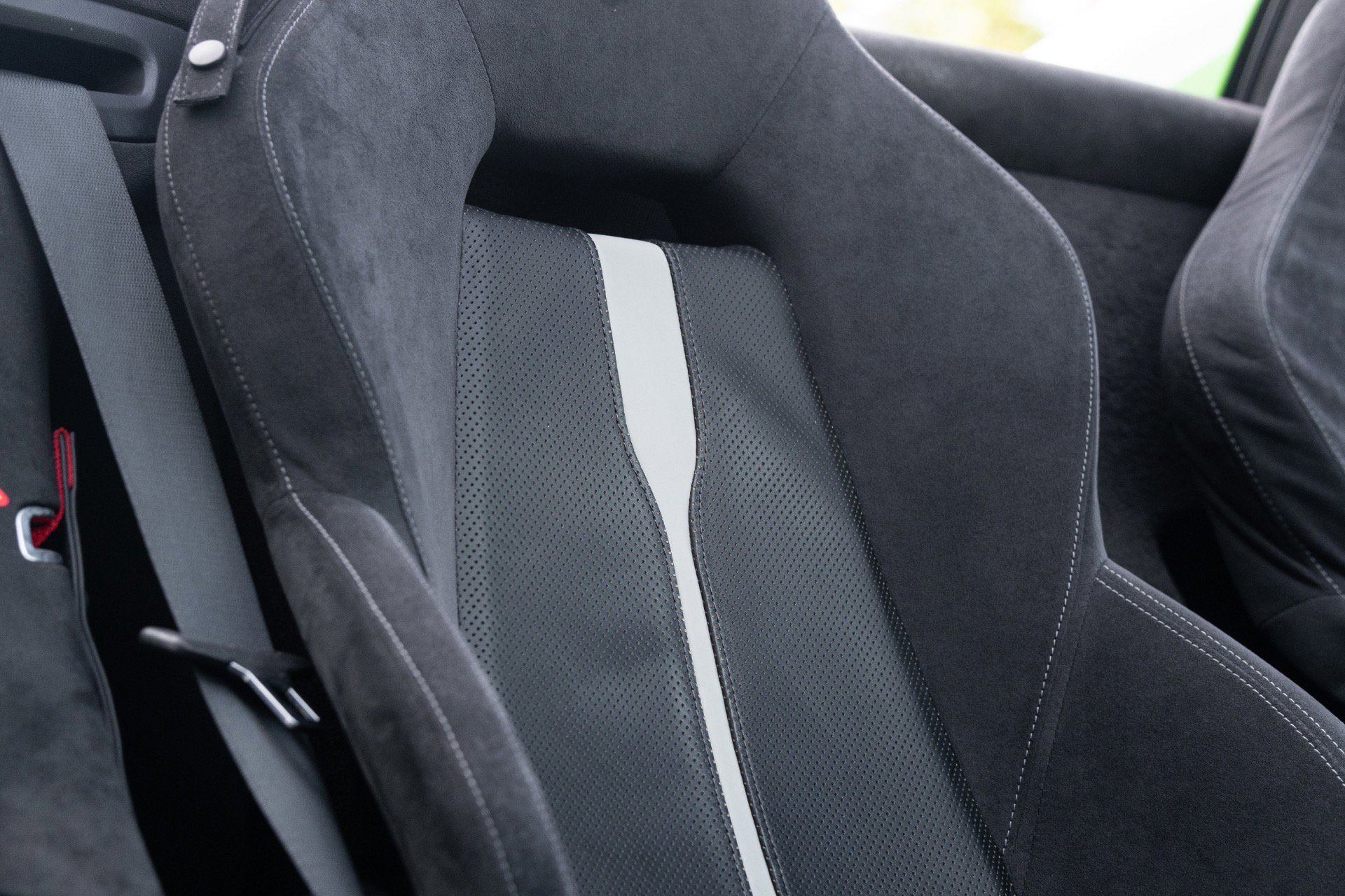 Used 2018 McLaren 570S Spider RWD image 50