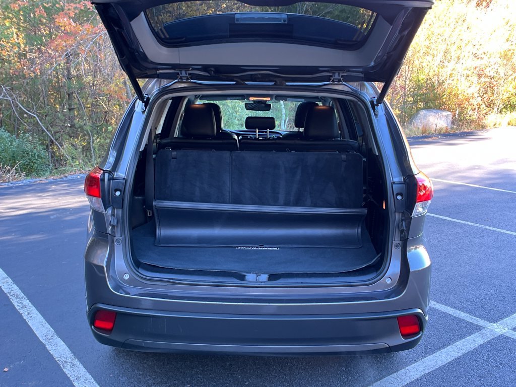 Used 2017 Toyota Highlander XLE w/ Carpet Mat Package AWD/4WD image 25