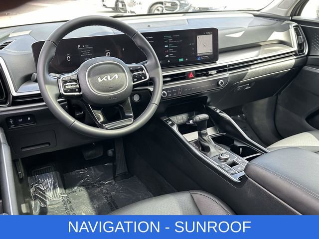 Used 2025 Kia Sorento EX w/ Panoramic Sunroof Package image 2