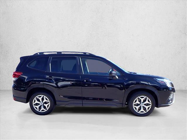 Used 2023 Subaru Forester Premium image 5