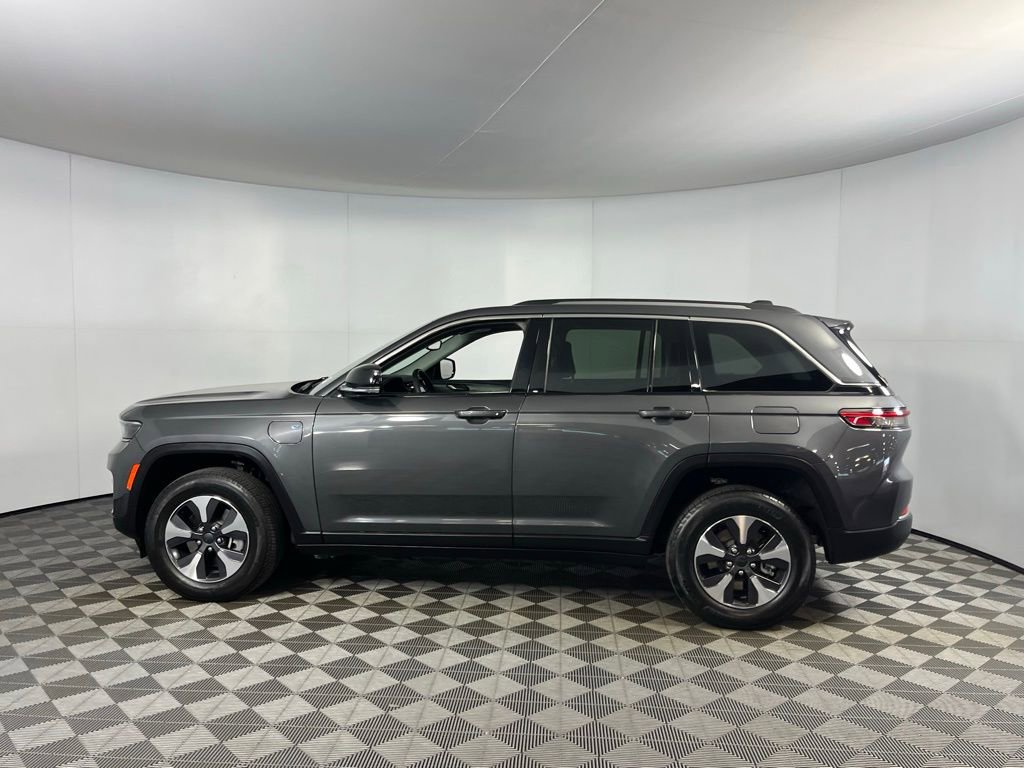 Used 2022 Jeep Grand Cherokee Limited 4xe image 11