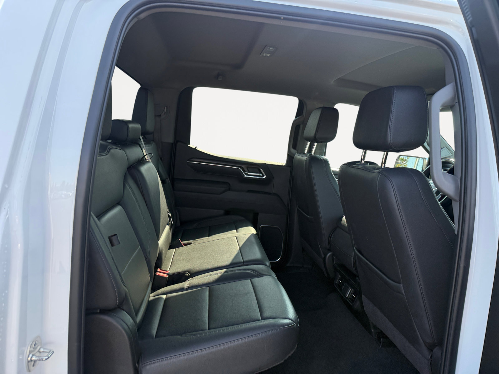 Used 2025 GMC Sierra 1500 SLT AWD/4WD image 18