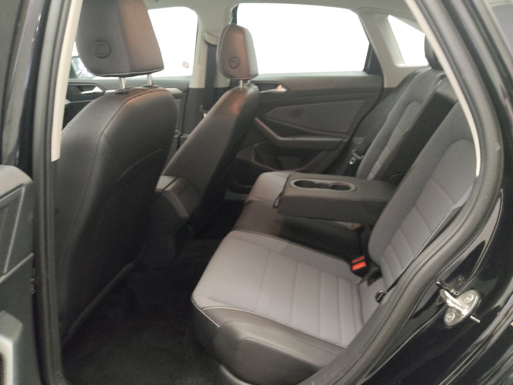 Used 2025 Volkswagen Jetta SE FWD image 18