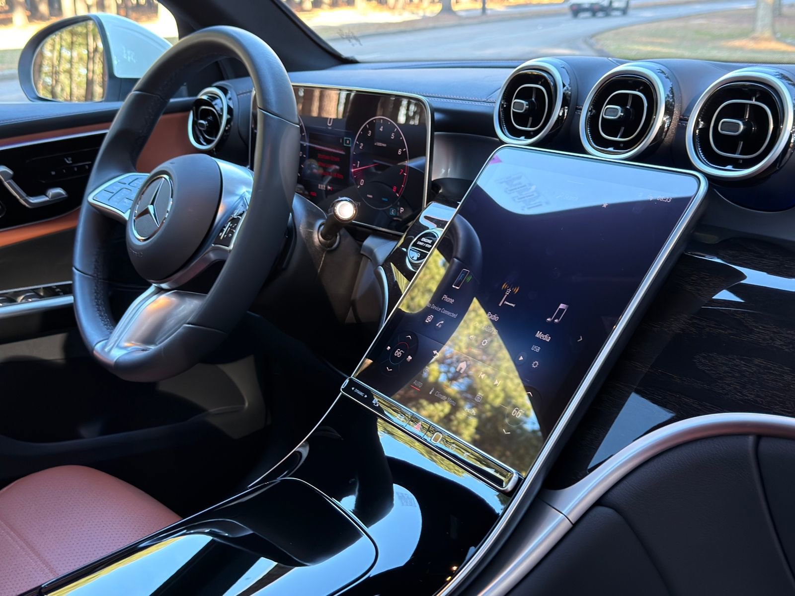 Used 2024 Mercedes-Benz GLC 300 image 19