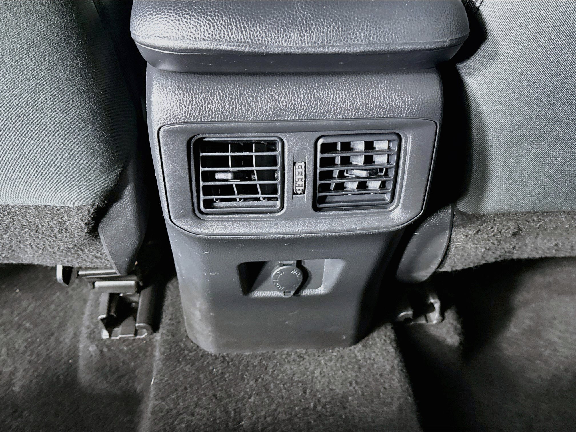 Used 2020 Toyota RAV4 LE AWD/4WD image 24