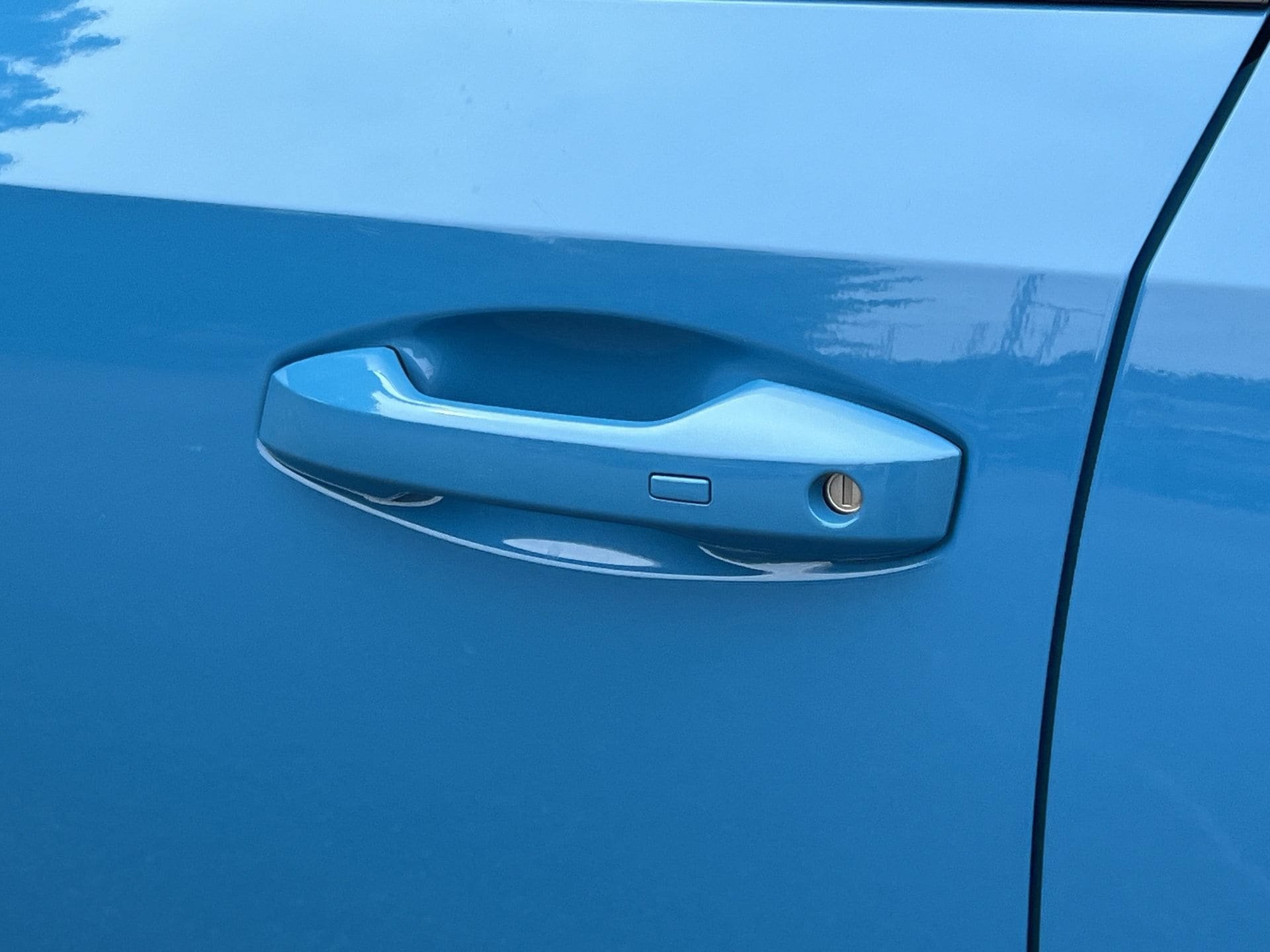 Certified 2025 Nissan Kicks SR FWD image 28