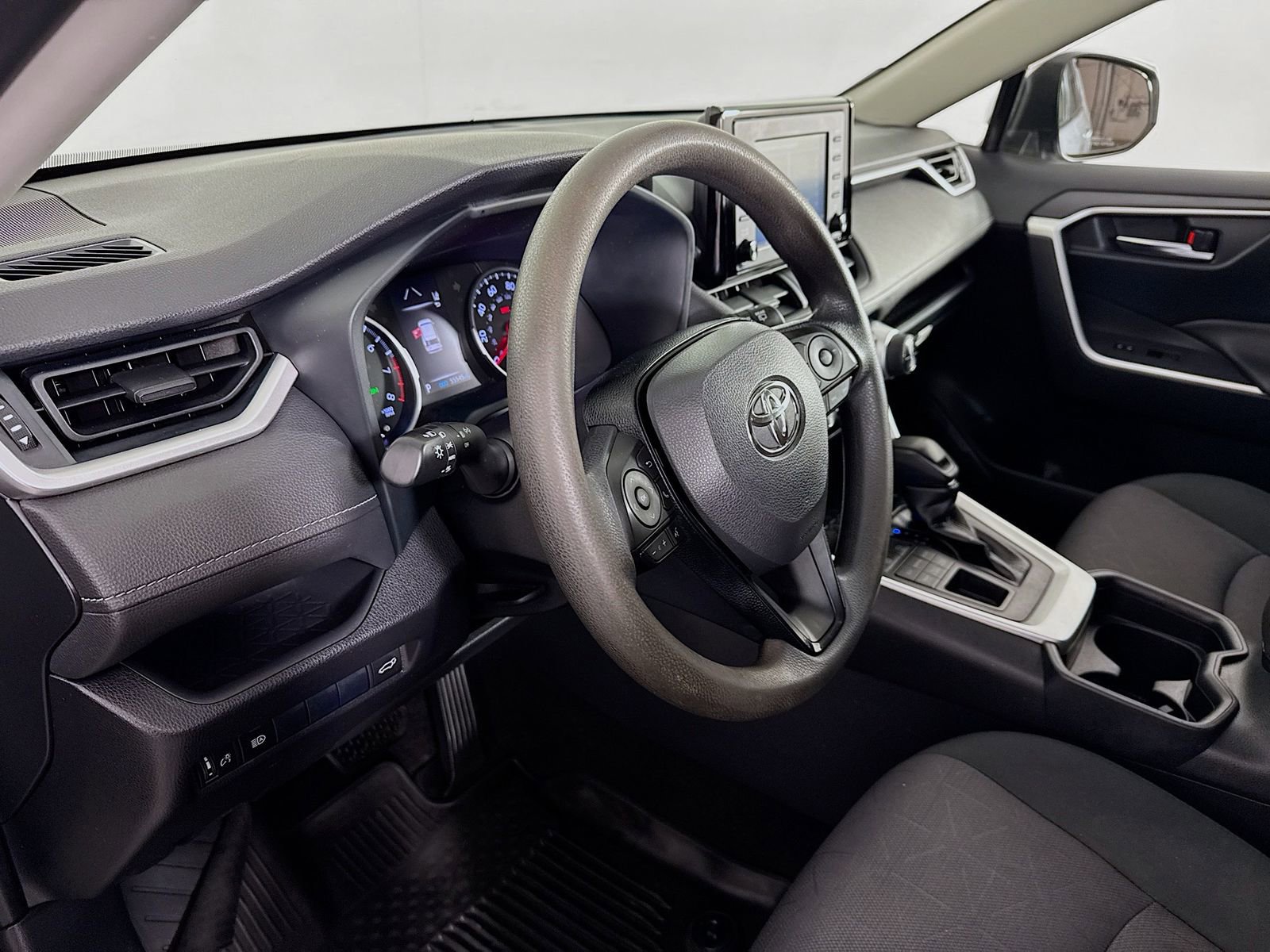 Used 2019 Toyota RAV4 XLE w/ Convenience Package AWD/4WD image 9