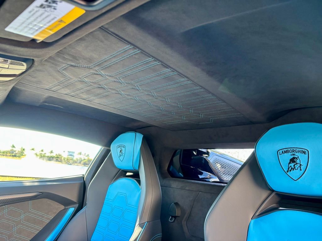 Used 2025 Lamborghini Revuelto image 25