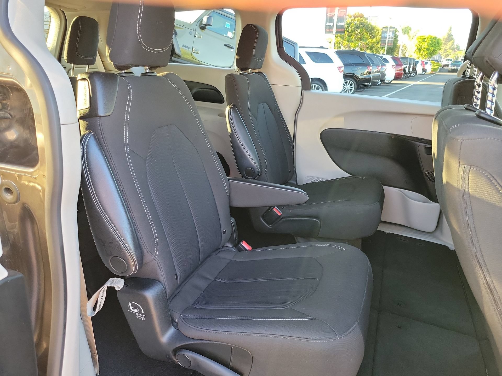 Certified 2023 Chrysler Voyager LX FWD image 23