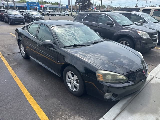 Used 2007 Pontiac Grand Prix w/ Sun And Sound Package FWD image 2