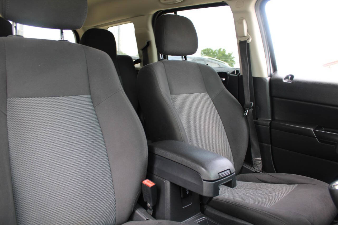 Used 2017 Jeep Patriot Latitude FWD image 14