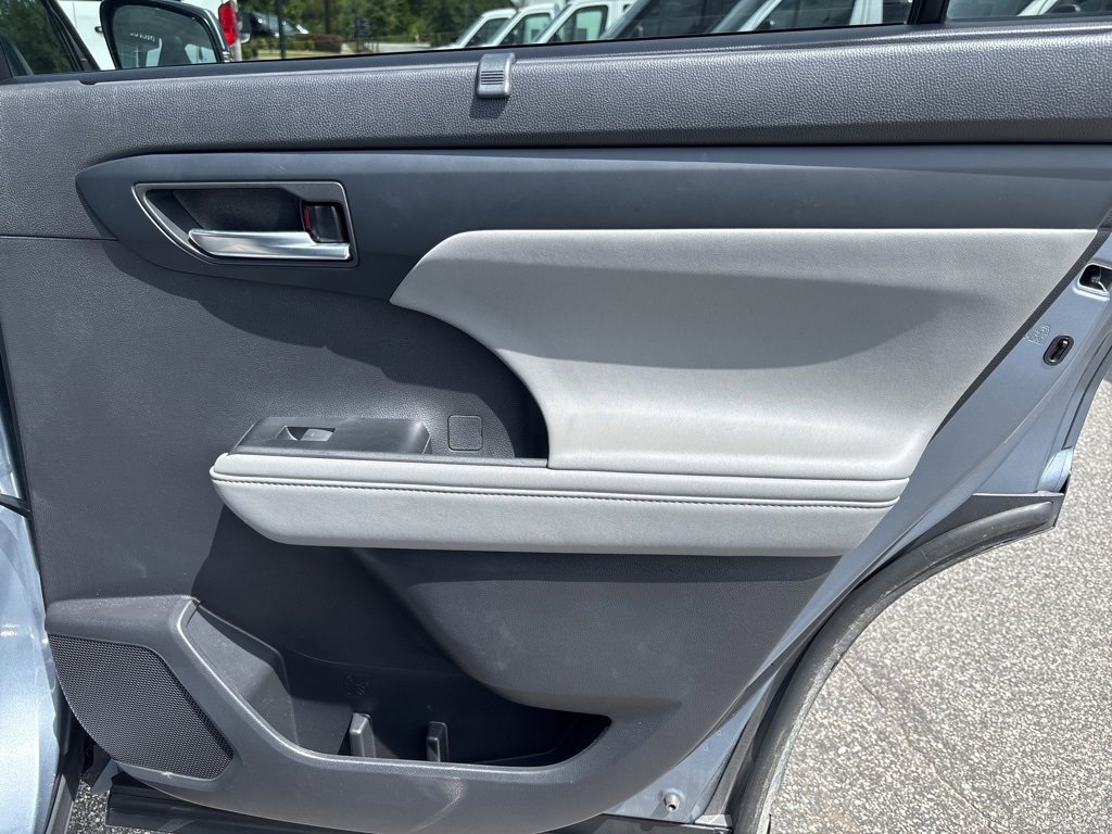 Used 2021 Toyota Highlander XLE image 28