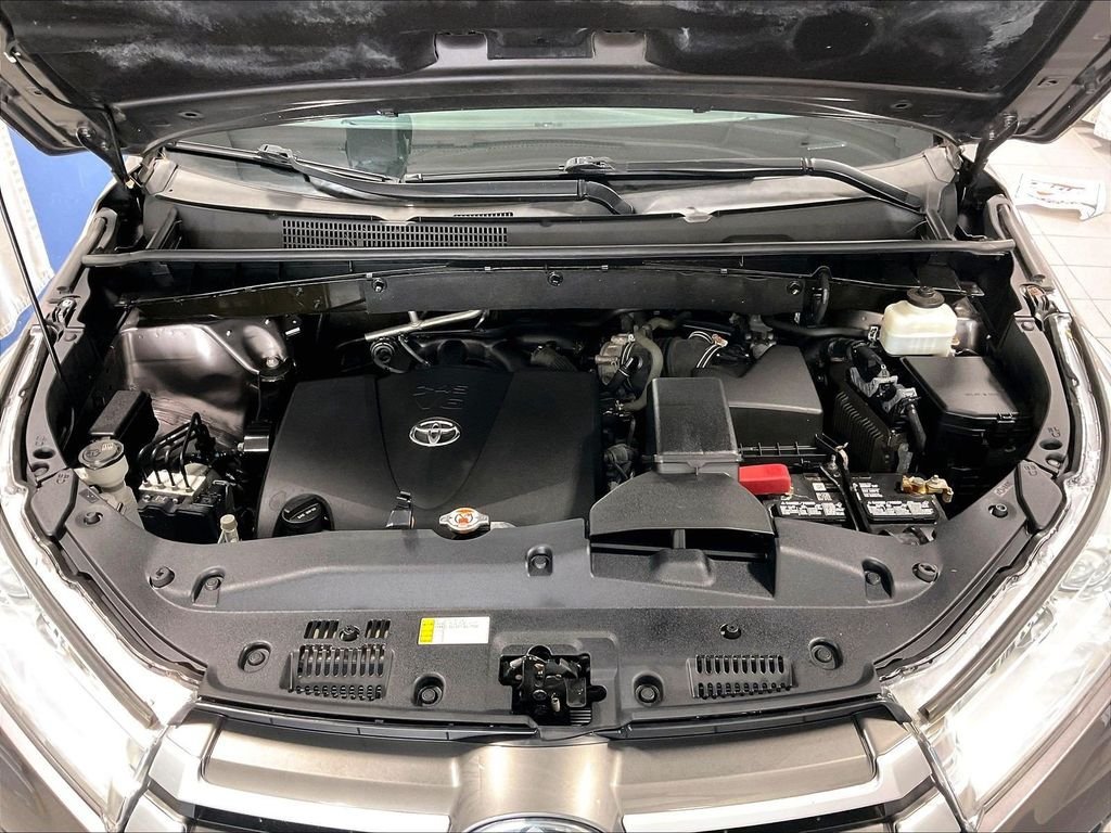 Used 2019 Toyota Highlander LE AWD/4WD image 30