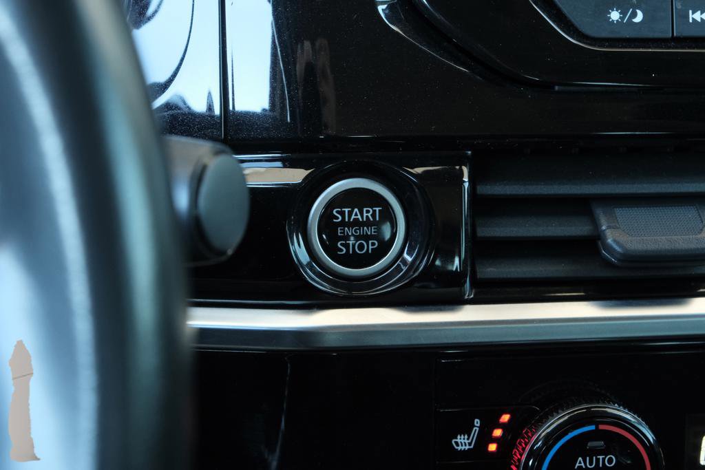 Used 2023 Nissan Pathfinder SV image 13