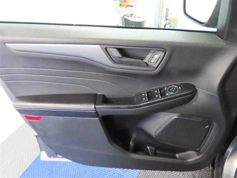Used 2025 Ford Escape Active AWD/4WD image 16