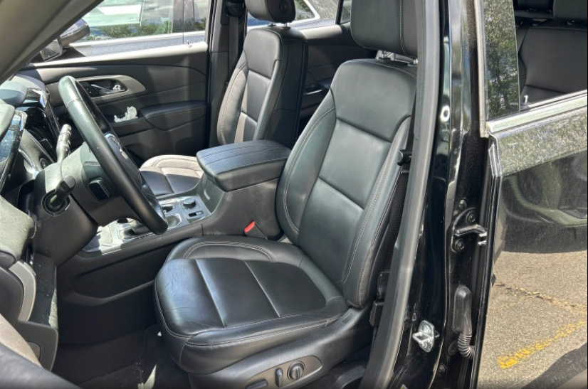 Used 2023 Chevrolet Traverse LT AWD/4WD image 3