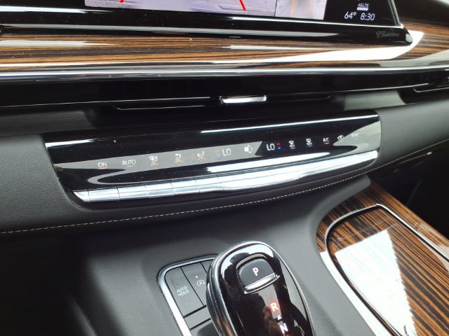 Used 2024 Cadillac Escalade Premium Luxury AWD/4WD image 33