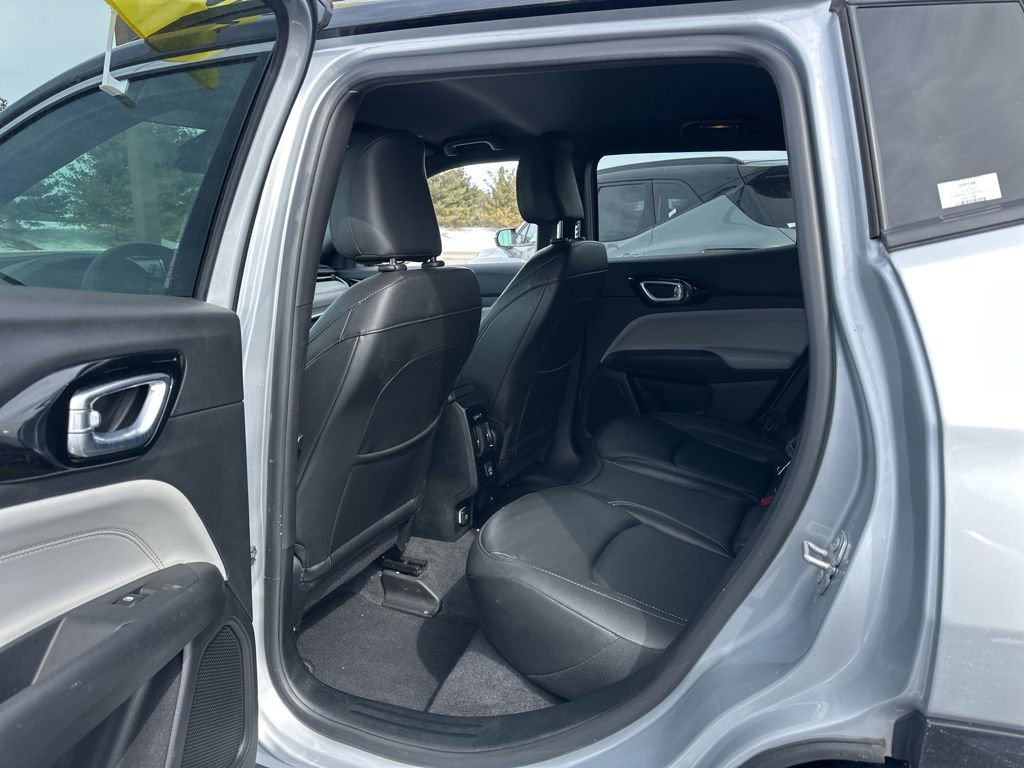 Used 2025 Jeep Compass Limited image 21