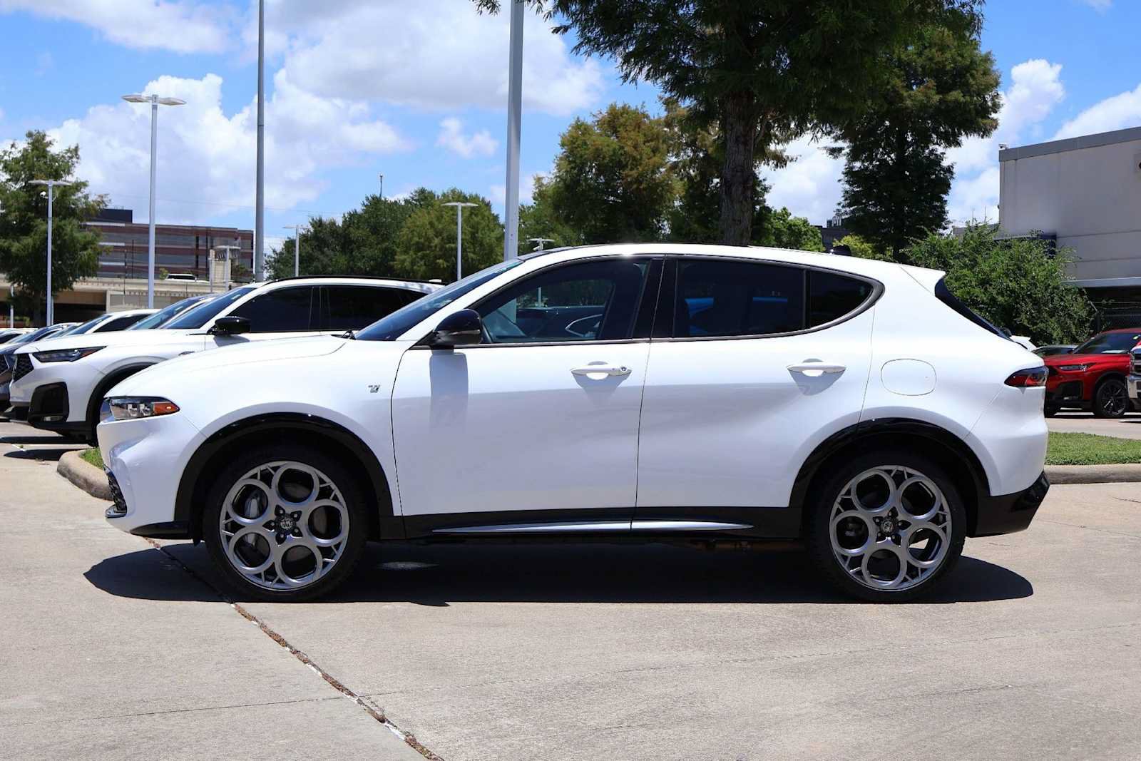 Used 2024 Alfa Romeo Tonale Ti w/ Premium Interior Package AWD/4WD image 3