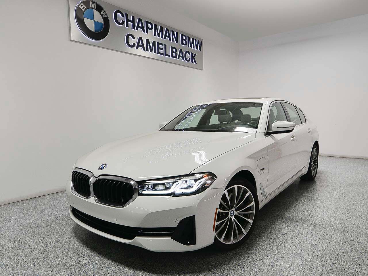Certified 2023 BMW 530e w/ Premium Package image 1