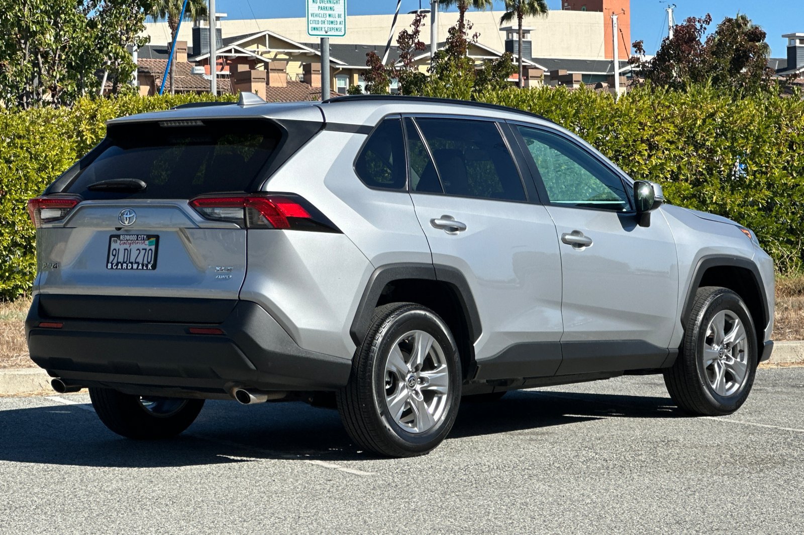 Used 2024 Toyota RAV4 XLE w/ Convenience Package AWD/4WD image 4